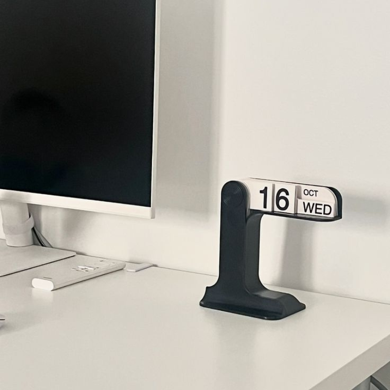 FLIPPING CALENDAR