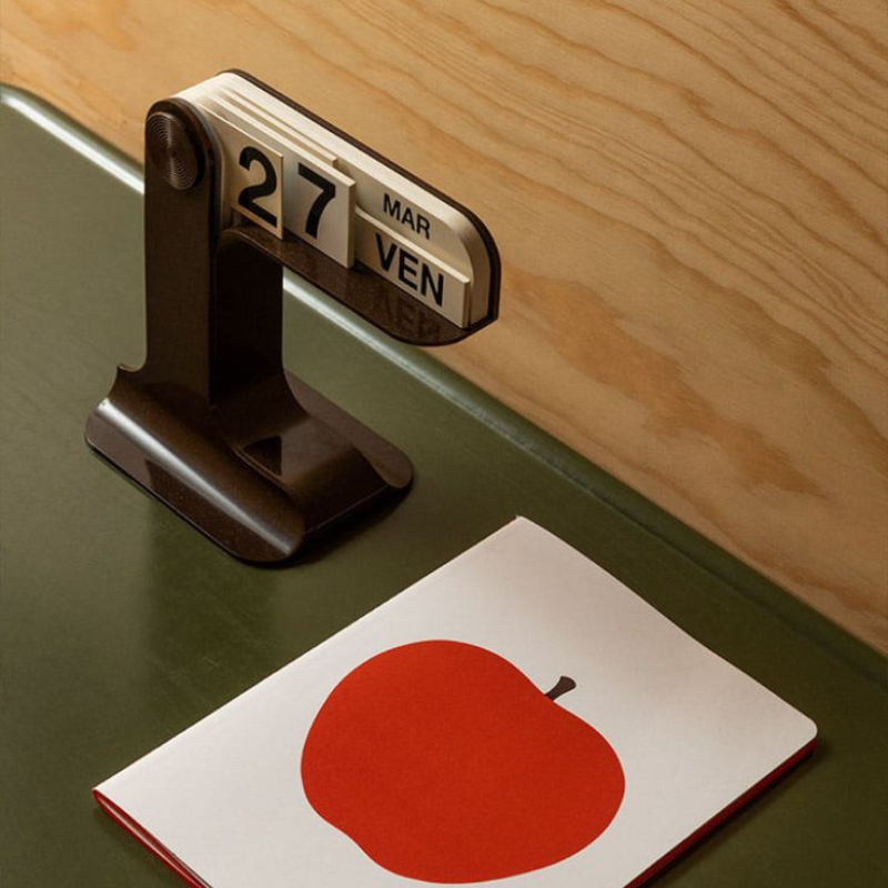 FLIPPING CALENDAR